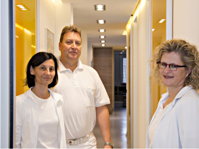 Die Behandler: Dr. Martina Ohm-Poch, Dr. Andreas Ohm und Dr. Nicola Trausch 